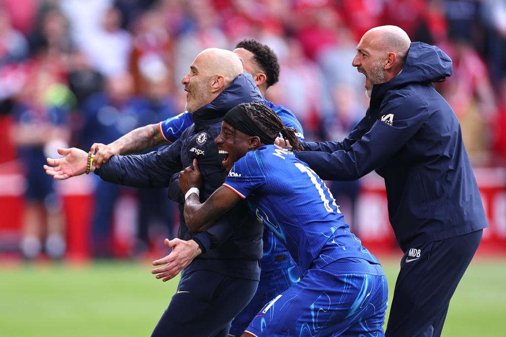 美媒：锡安前队友称锡安拥有詹姆斯级别的天赋，本可以更出色